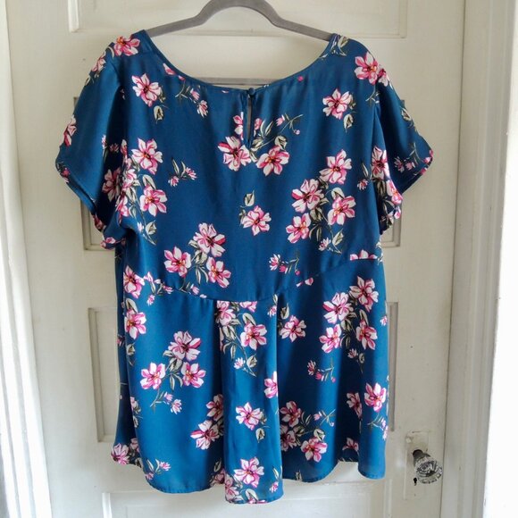 Torrid Flowy Blue Floral Top Layered Flutter Sleeve 1 - Picture 5 of 8